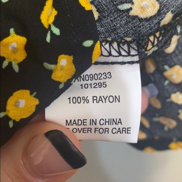 NWT‎ Pacsun black and yellow print top - Picture 6 of 6